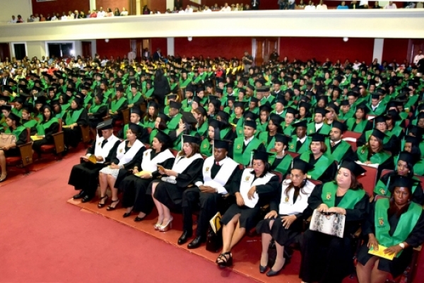 Gradúan 168 directores de centros en programa de Maestría en Planificación y Gestión de la Educación